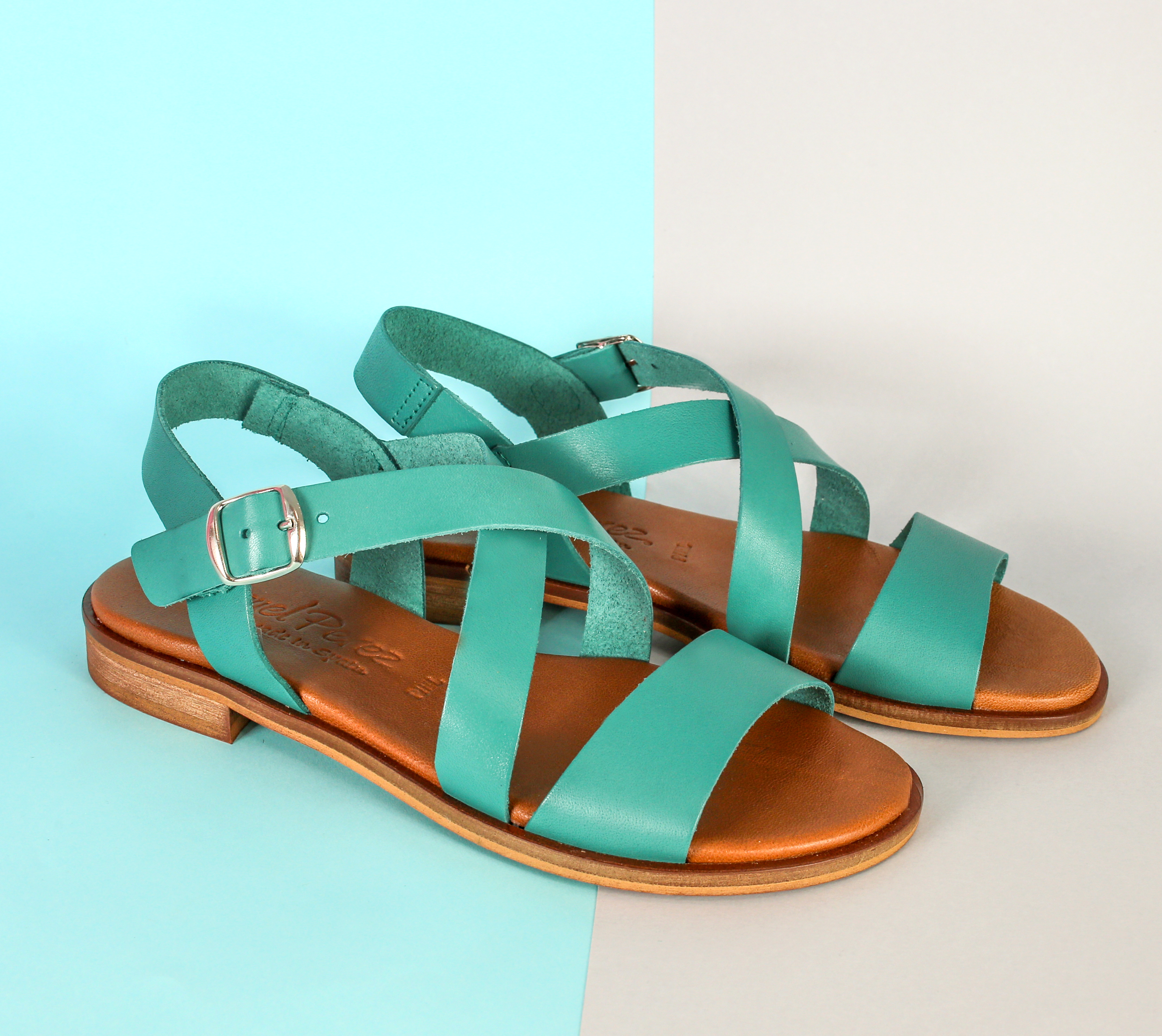 Cómo elegir la talla correcta de sandalias? 4 consejos para comprar la  sandalia perfecta - Raquel Perez Shoes
